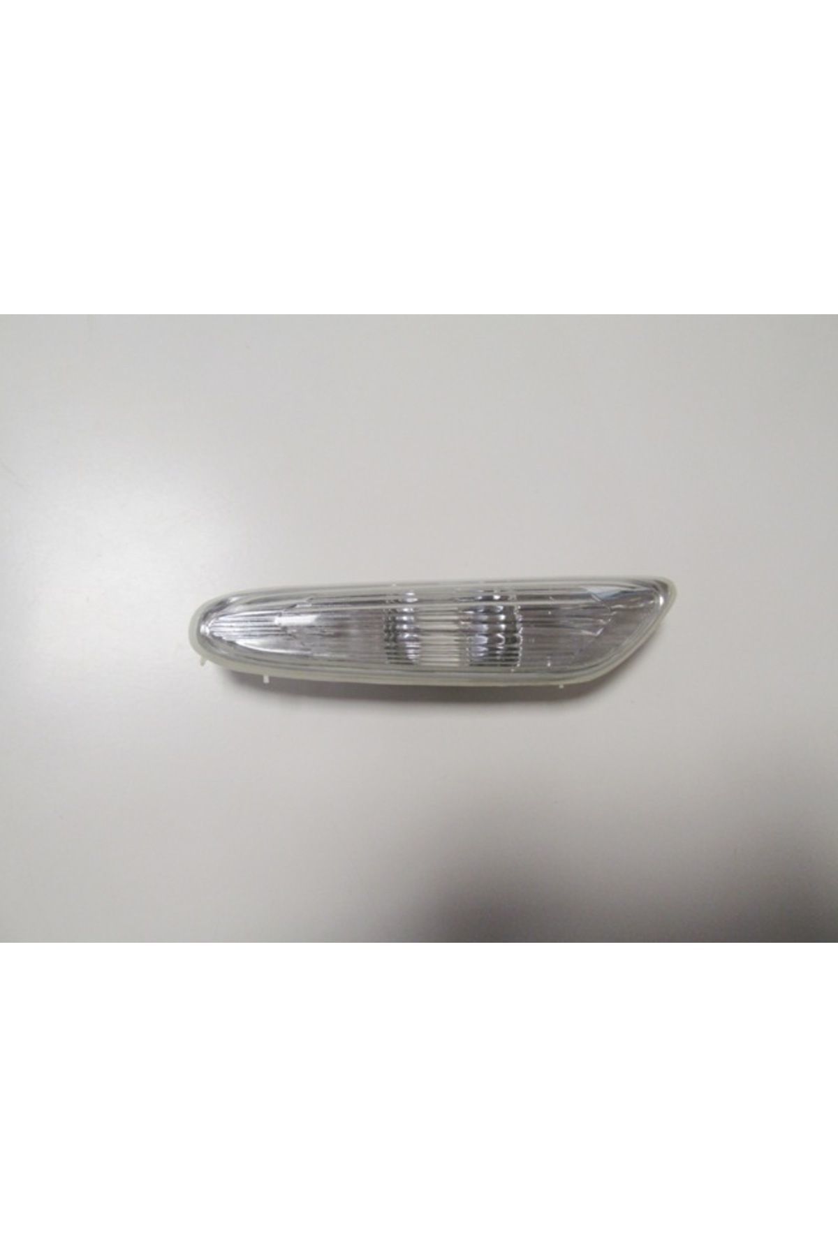 Parça A.BMW 1 SERI- E87- 04/11; ÇAMURLUK SİNYALİ SAĞ BEYAZ (FAMELLA)