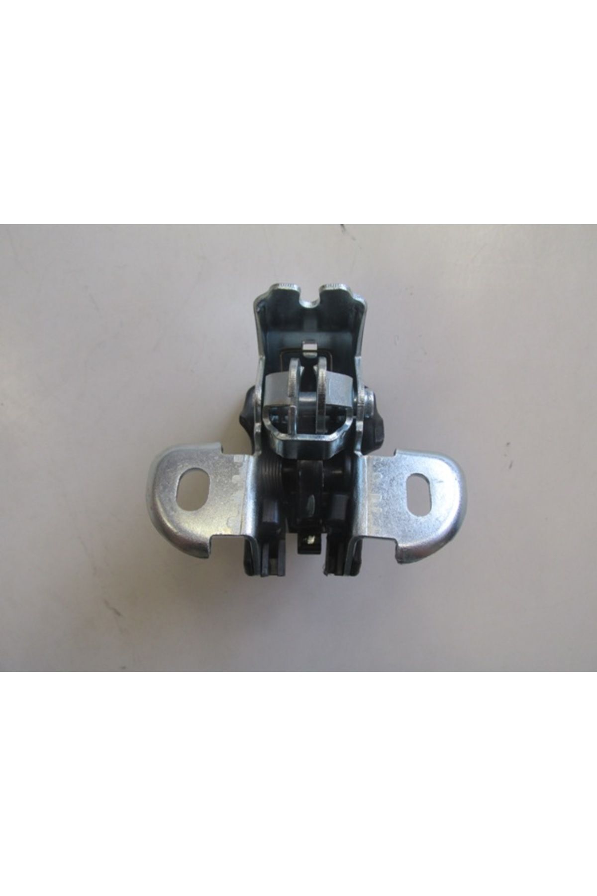 Renault Master- 2- 04/10; Bagaj Kilidi Alt/üst 8200031626