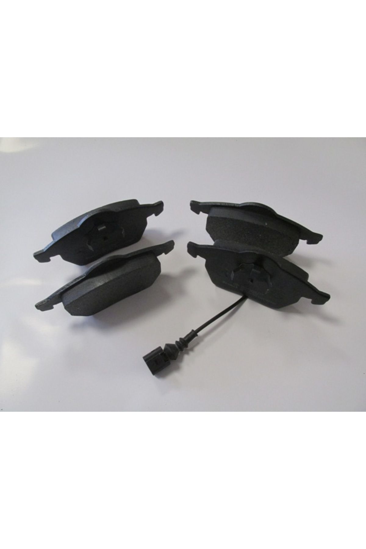 Audı A3- 97/03; Ön Fren Balatası 1,8t/1,9tdı (1KABLOLU)(DİSK)(156,4X73,8X19,5)(BRAMAX) 8n0698151a