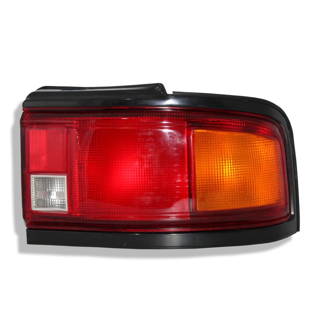 323 90-Sedan Stop Lambası Sag Duz Tıp Cızgısız